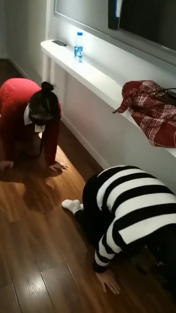 35_【哈宝S调女M】双M吃袜子帆布鞋遛狗